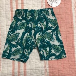 Dot Dot Smile kick shorts